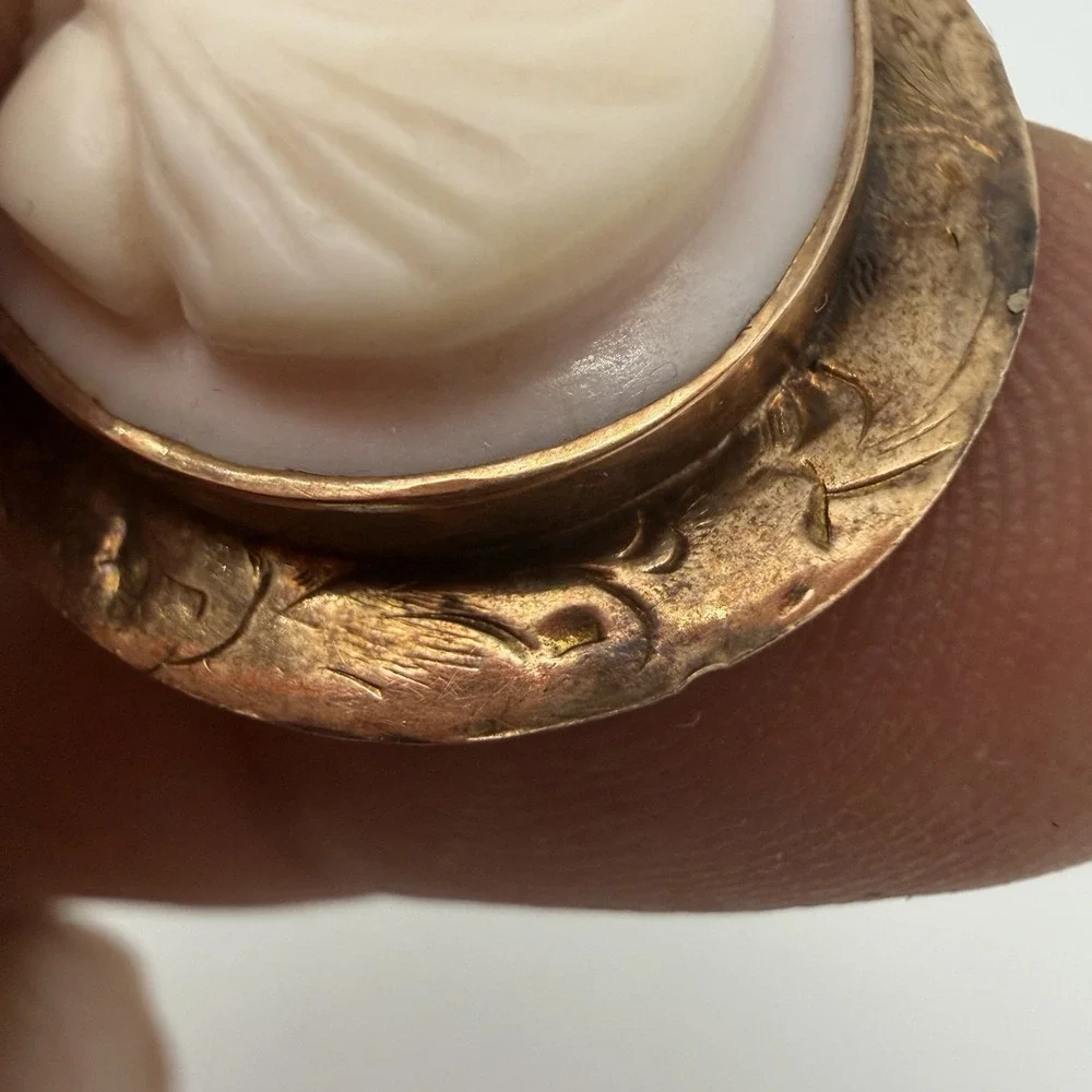 Antique Victorian 10K Rose Gold Hand Carved Pink Shell Cameo Brooch Pin Pendant